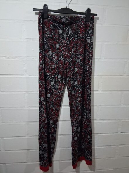 Pantalón Pijama Estampado Paisley Negro y Rojo – Mujer