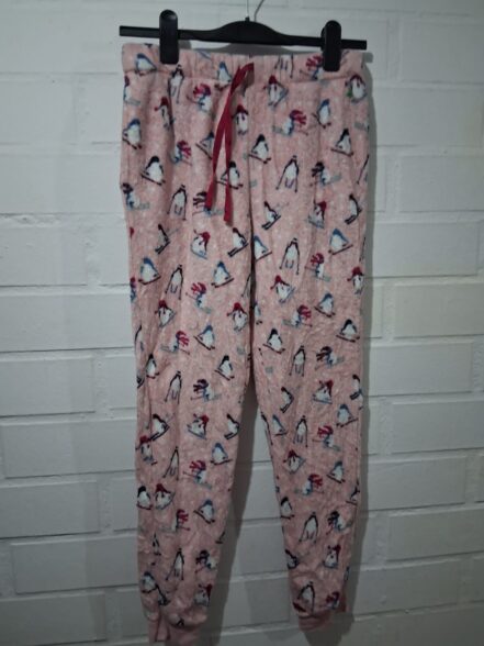 Pantalón Pijama de Plush Pingüinos Esquiadores Rosado – Mujer