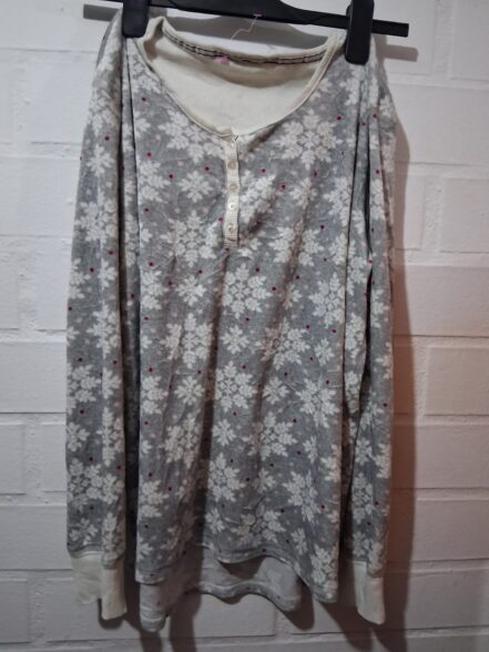 Polera Pijama Térmica Copos de Nieve Gris – Mujer