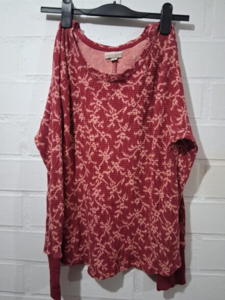 Polera Pijama Térmica Waffle con Estampado de Enredadera Burdeos – Mujer