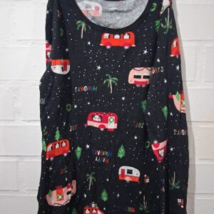 Polera Pijama Térmica Estampado Navideño de Casas Rodantes Negra – Mujer