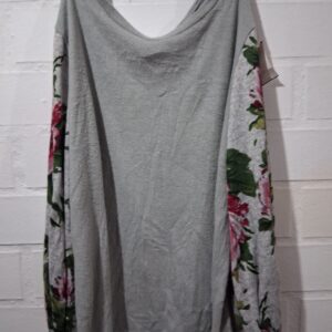 Polera Pijama Gris Melange con Mangas Estampadas de Rosas – Mujer
