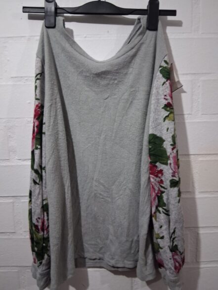 Polera Pijama Gris Melange con Mangas Estampadas de Rosas – Mujer