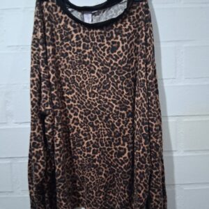 Polera pijama con estampado animal print de leopardo – Mujer